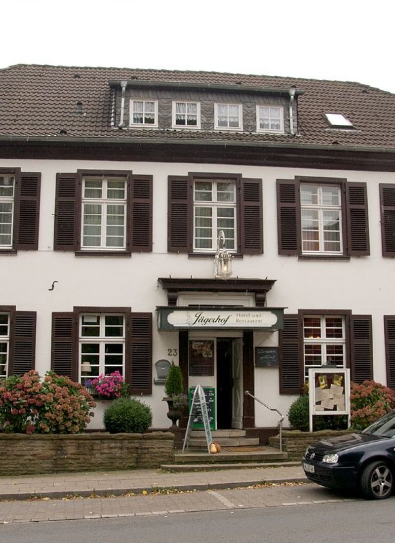 1200px-Jägerhof,_Hauptstr.23,_Essen-Kettwig